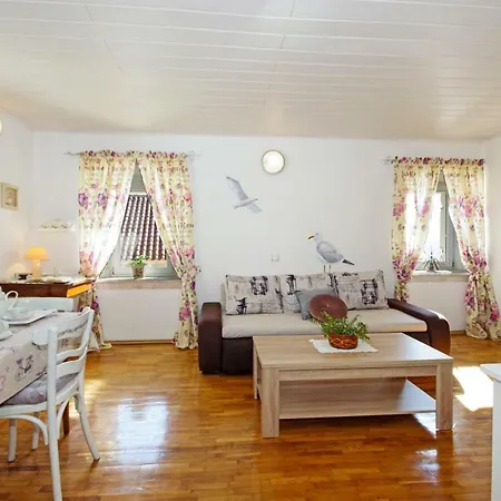 아파트 Villa Igrane 이그라네