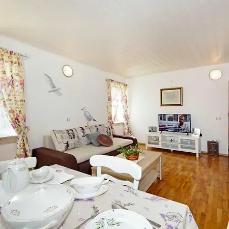 アパート Villa Igrane イグラネ